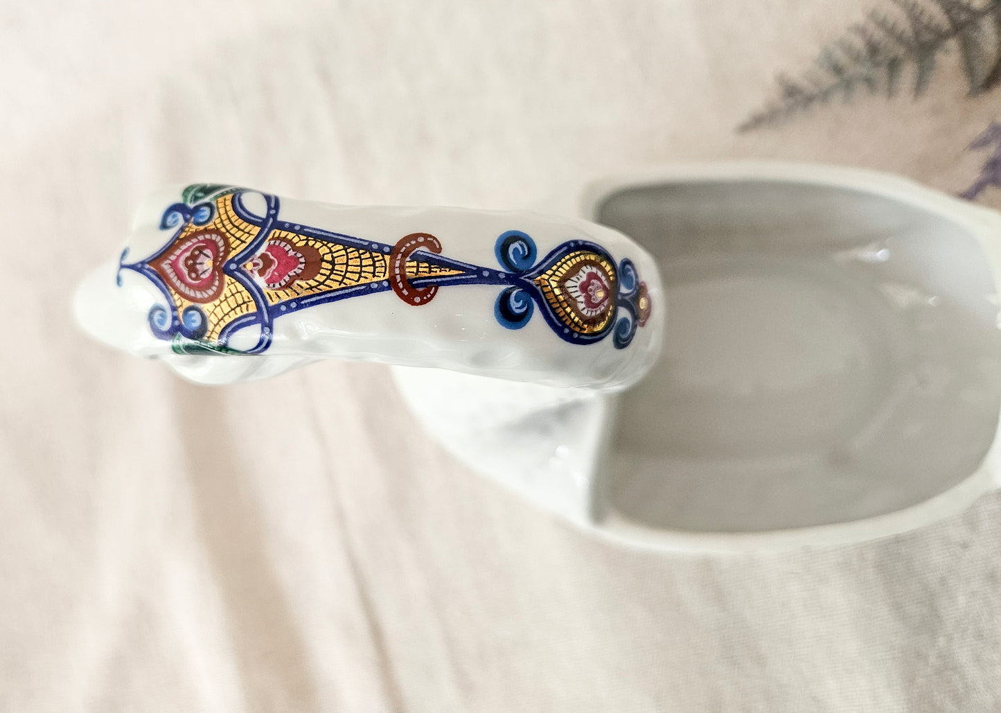 Elizabeth Arden Byzantium Swan Porcelain Planter