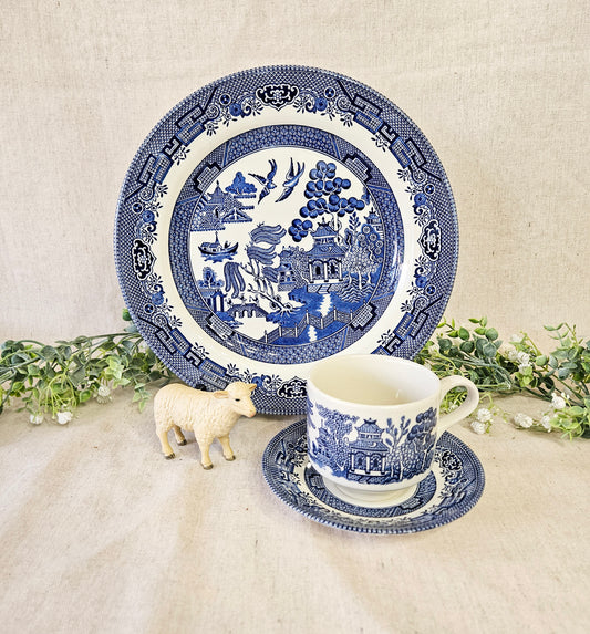 Churchill Classic Blue Willow - Staffordshire England Set