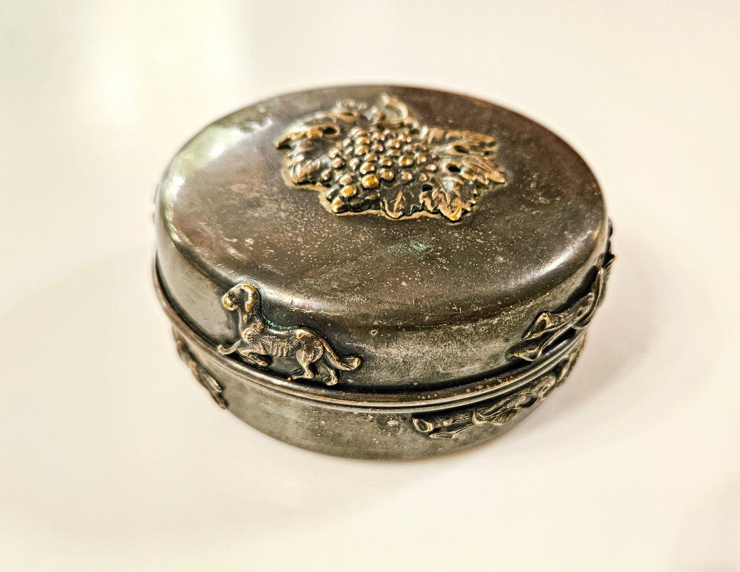Antique Edwardian Style High Relief Snuff Box