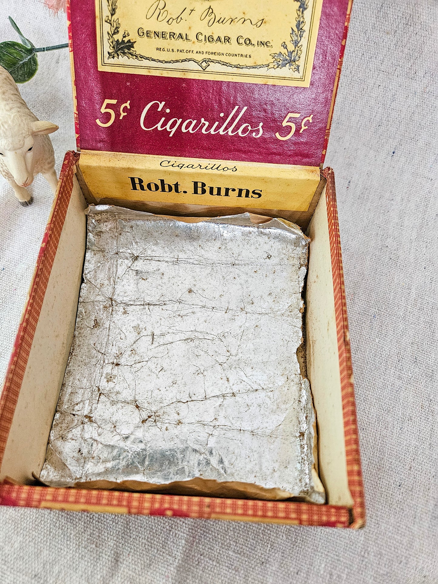 Vintage 1954 Robt. Burns Cigarillos box, General Cigar Co, Pennsylvania